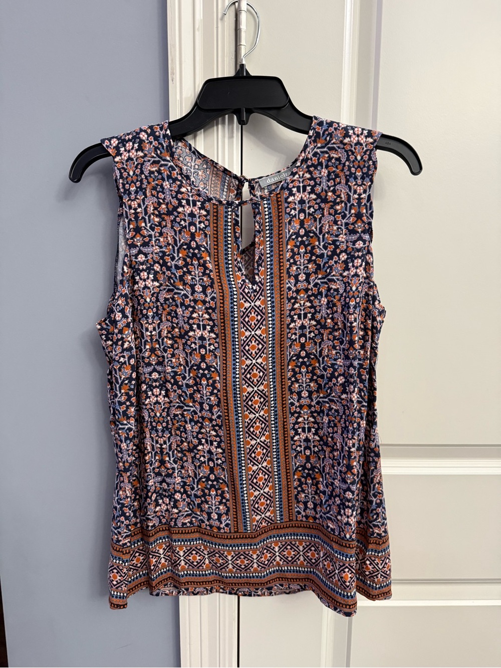 Daniel Rainn Navy and Rust Sleeveless Printed Keyhole Top